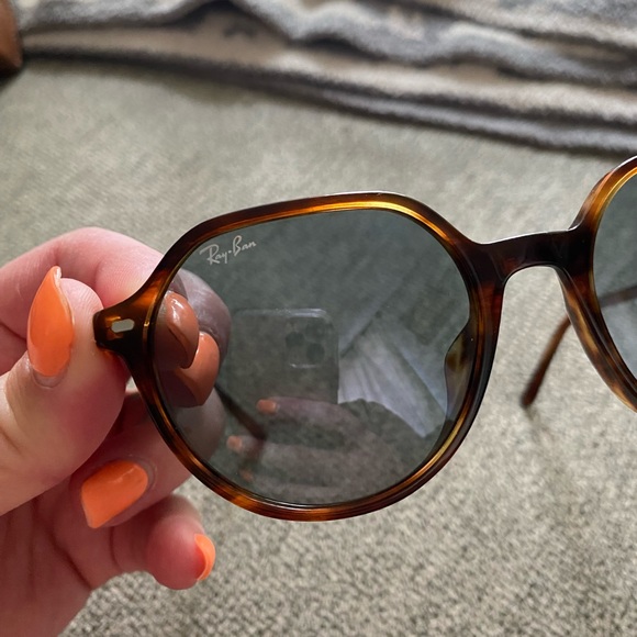 Ray-Ban Sunglasses - Picture 3 of 5